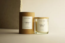 Lade das Bild in den Galerie-Viewer, THE OLPHACTORY Duftkerze Bliss - Green Leaves