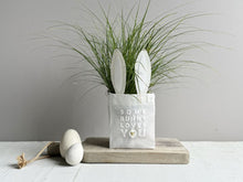Lade das Bild in den Galerie-Viewer, GOOD OLD FRIENDS Hasenbeutel Some Bunny loves you