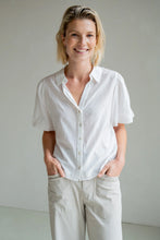 Lade das Bild in den Galerie-Viewer, PENN & INK Kurzarmbluse White