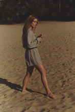 Lade das Bild in den Galerie-Viewer, PENN & INK N.Y. Shorts aus Leinen - Cool Grey