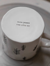 Lade das Bild in den Galerie-Viewer, FINE LITTLE DAY Tasse Tall mit Tannenmotiv