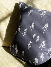 Lade das Bild in den Galerie-Viewer, FINE LITTLE DAY Kissenbezug Tall mit Tannenmotiv Anthrazit Blue