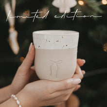 Lade das Bild in den Galerie-Viewer, EULENSCHNITT Becher Schleife - Limited Edition