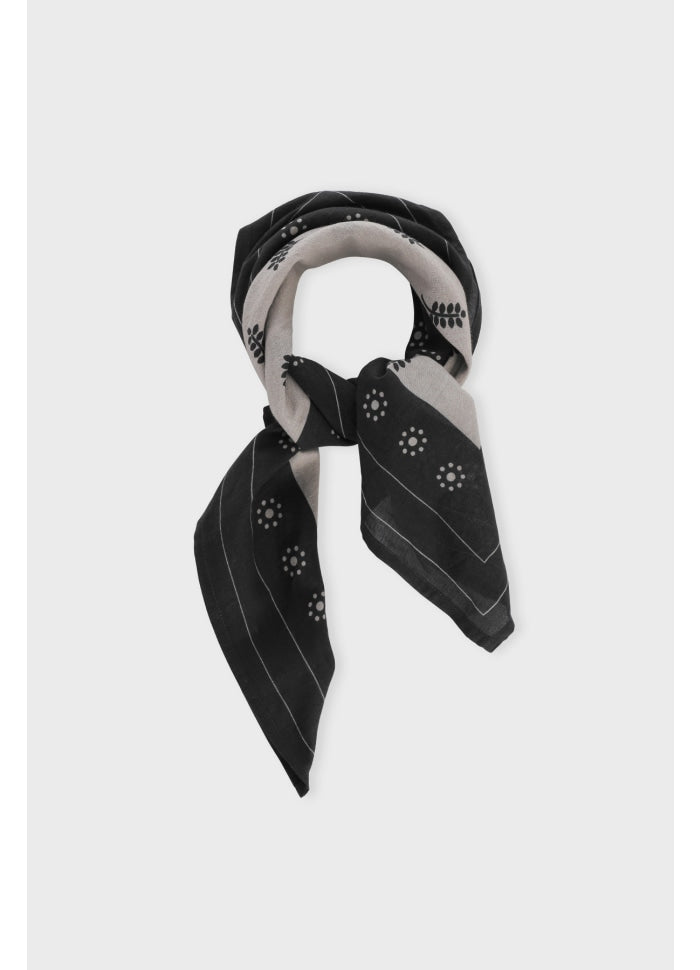 CARE BY ME Wheat Scarf - Voile Schal Sand/ Black Print