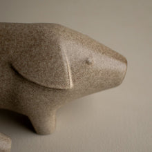 Lade das Bild in den Galerie-Viewer, DBKD Swedish Pig in 2 Größen beige