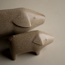 Lade das Bild in den Galerie-Viewer, DBKD Swedish Pig in 2 Größen beige