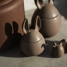 Lade das Bild in den Galerie-Viewer, DBKD Eating Rabbit Dust - Hasendose in 2 Größen