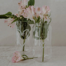 Lade das Bild in den Galerie-Viewer, EULENSCHNITT Hohes Trinkglas Herzen