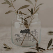 Lade das Bild in den Galerie-Viewer, EULENSCHNITT Vase aus Glas Weihnachtsauto