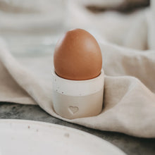 Lade das Bild in den Galerie-Viewer, EULENSCHNITT Eierbecher Herz