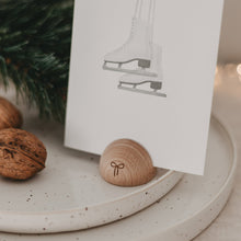 Lade das Bild in den Galerie-Viewer, EULENSCHNITT Halbrunder Kartenständer Schleife