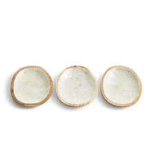 Lade das Bild in den Galerie-Viewer, BYBAZZ Holzschale mit Capiz