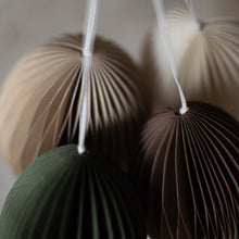 Lade das Bild in den Galerie-Viewer, DBKD Ovoid Large Wabenei sand