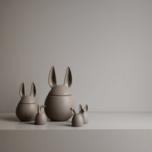 Lade das Bild in den Galerie-Viewer, DBKD Eating Rabbit Dust - Hasendose in 2 Größen