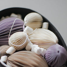 Lade das Bild in den Galerie-Viewer, DBKD Ovoid Large Wabenei white