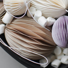 Lade das Bild in den Galerie-Viewer, DBKD Ovoid Large Wabenei sand