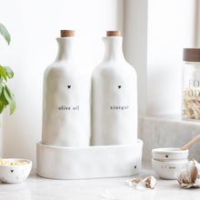 Lade das Bild in den Galerie-Viewer, BASTION COLLECTIONS Karaffe für Olivenöl