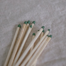 Lade das Bild in den Galerie-Viewer, EULENSCHNITT Streichhölzer Weihnachten