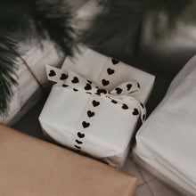 Lade das Bild in den Galerie-Viewer, EULENSCHNITT Geschenkband Herzen