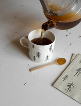Lade das Bild in den Galerie-Viewer, FINE LITTLE DAY Tasse Tall mit Tannenmotiv