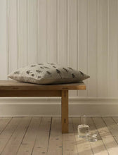 Lade das Bild in den Galerie-Viewer, FINE LITTLE DAY Kissenbezug Tall mit Tannenmotiv Natur