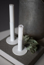 Lade das Bild in den Galerie-Viewer, STOREFACTORY Eksund - Kerzenhalter in 2 Größen