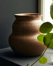 Lade das Bild in den Galerie-Viewer, HOUSE DOCTOR Vase Juno Camel in 2 Größen