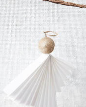 Lade das Bild in den Galerie-Viewer, HOUSE DOCTOR Engelornament in 2 Größen