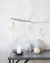 Lade das Bild in den Galerie-Viewer, HOUSE DOCTOR Engelornament in 2 Größen