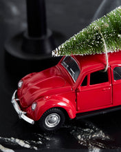 Lade das Bild in den Galerie-Viewer, HOUSE DOCTOR Xmas Car - Weihnachtsauto rot in 2 Größen