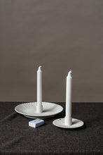 Lade das Bild in den Galerie-Viewer, STOREFACTORY Kerzenhalter Holmby Large Weiß