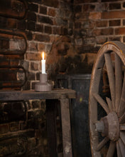 Lade das Bild in den Galerie-Viewer, STOREFACTORY Kerzenhalter Samset braun