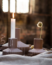 Lade das Bild in den Galerie-Viewer, STOREFACTORY Kerzenhalter Samset braun