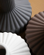 Lade das Bild in den Galerie-Viewer, STOREFACTORY Vase Samset Dark Grey