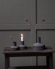 Lade das Bild in den Galerie-Viewer, STOREFACTORY Vase Samset Dark Grey