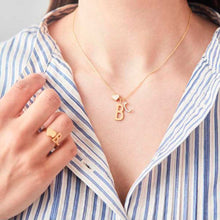 Lade das Bild in den Galerie-Viewer, DESIGN LETTERS Buchstabenanhänger A-Z Gelbgold 16 mm