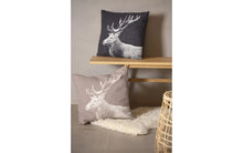 Lade das Bild in den Galerie-Viewer, DAVID FUSSENEGGER Silvretta Kissenhülle Hirsch anthrazit