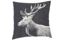 Lade das Bild in den Galerie-Viewer, DAVID FUSSENEGGER Silvretta Kissenhülle Hirsch anthrazit
