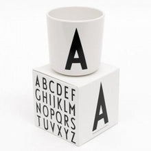 Lade das Bild in den Galerie-Viewer, DESIGN LETTERS Kids Melaminbecher A-Z