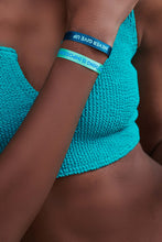 Lade das Bild in den Galerie-Viewer, SORBET ISLAND Satin Armband All You Need Is Less - Dark Beige