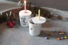 Lade das Bild in den Galerie-Viewer, GOOD OLD FRIENDS Geburtstagsbecher Pustekuchen