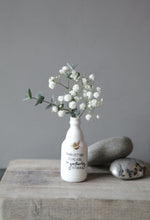 Lade das Bild in den Galerie-Viewer, GOOD OLD FRIENDS Mini Flaschenvase Man ist nie zu klein