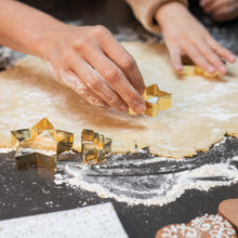 Lade das Bild in den Galerie-Viewer, RAEDER DESIGN Keksausstecher Stern Sternenbäckerei