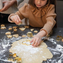 Lade das Bild in den Galerie-Viewer, RAEDER DESIGN Keksausstecher Stern Sternenbäckerei