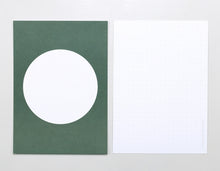 Lade das Bild in den Galerie-Viewer, PERLENFISCHER Postkartenset Dot Dunkelgrün
