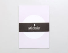 Lade das Bild in den Galerie-Viewer, PERLENFISCHER Postkartenset Dot Soft Lavendel