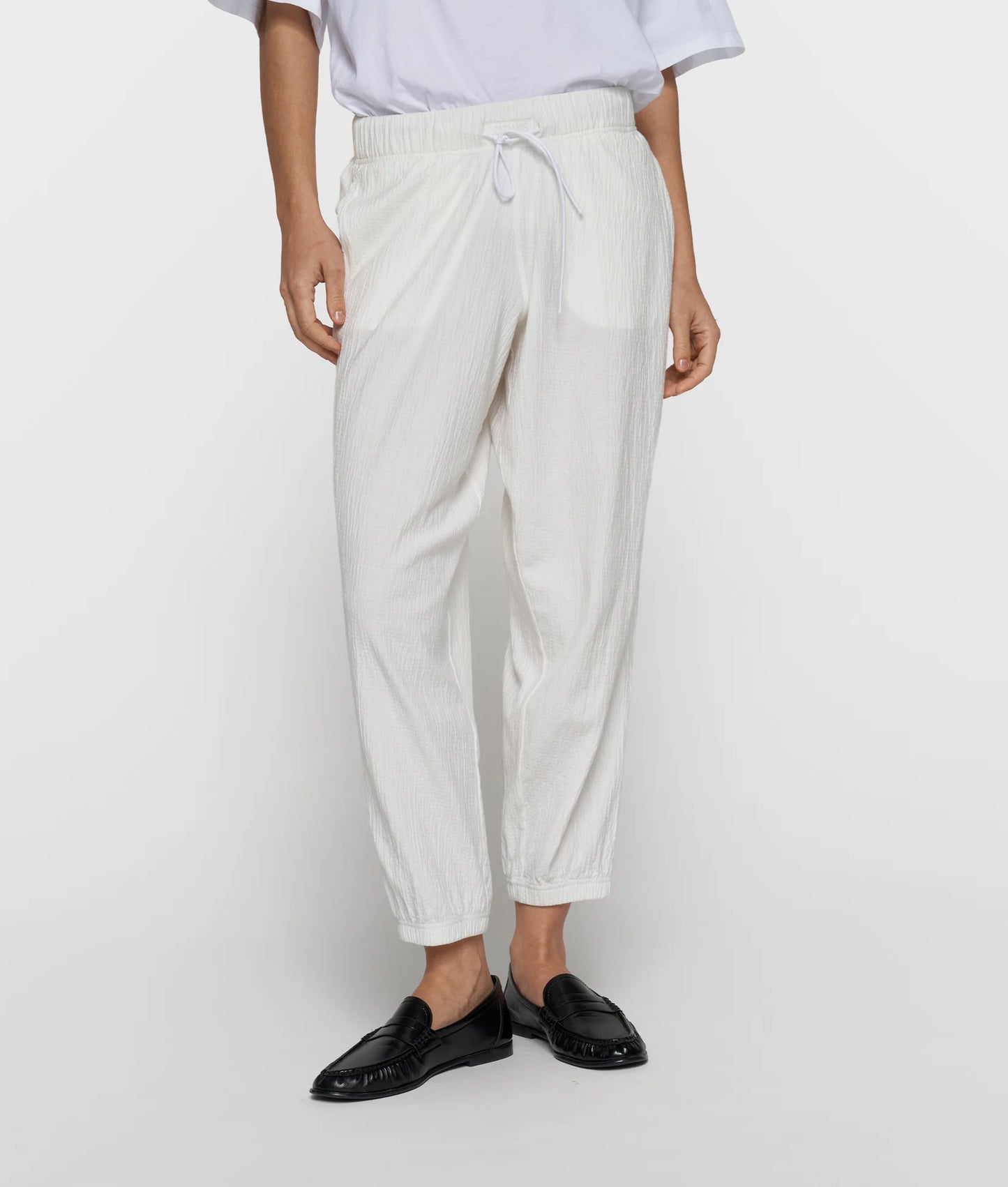 10DAYS AMSTERDAM Cropped Easy Jogger Crinkle - Ecru