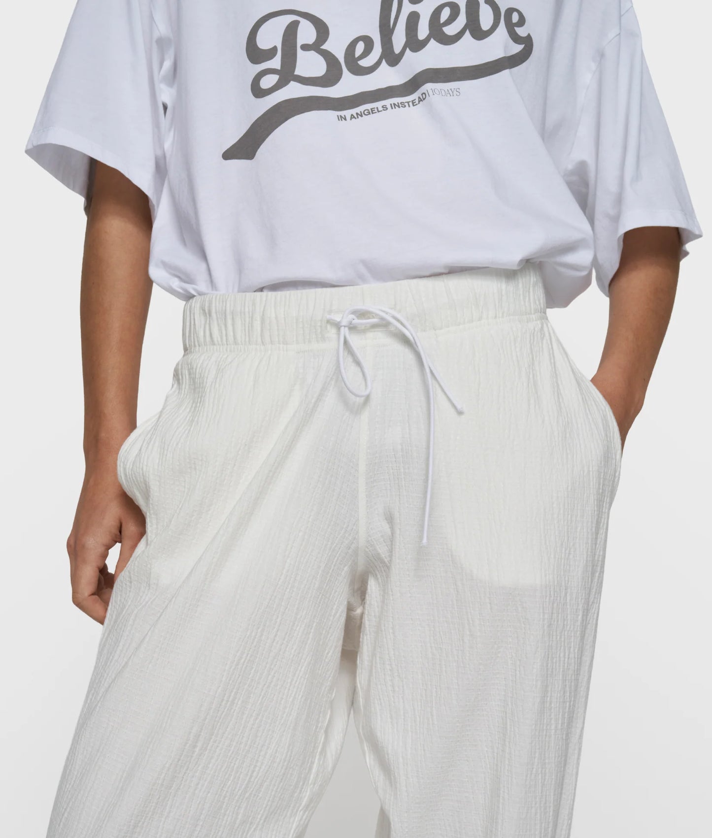 10DAYS AMSTERDAM Cropped Easy Jogger Crinkle - Ecru