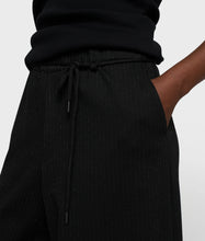 Lade das Bild in den Galerie-Viewer, 10DAYS AMSTERDAM Super Wide Pants Pinstripe
