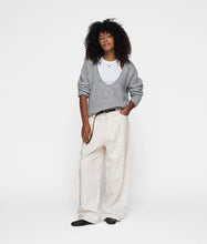 Lade das Bild in den Galerie-Viewer, 10 DAYS AMSTERDAM Deep Neck Sweater Grey
